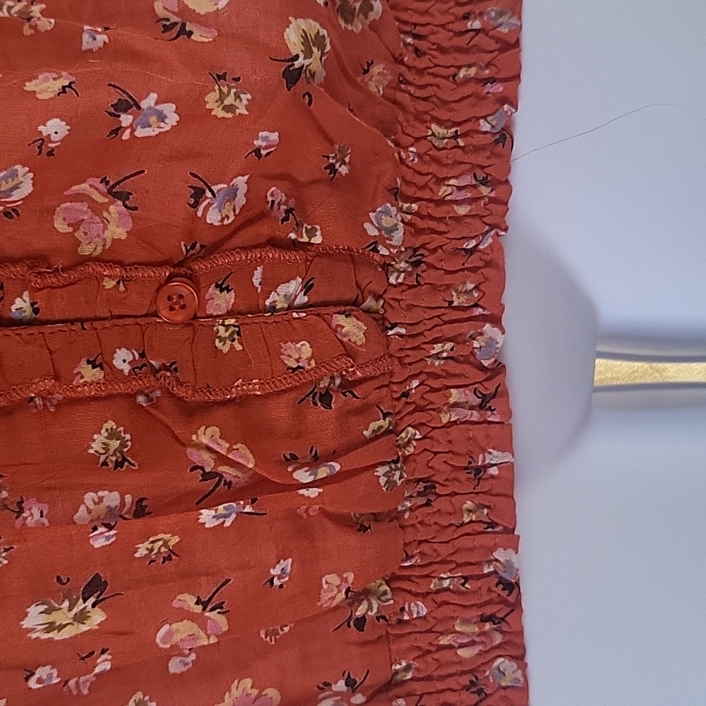 Lightweight Floral Ruffle Top - Picture 4 of 5